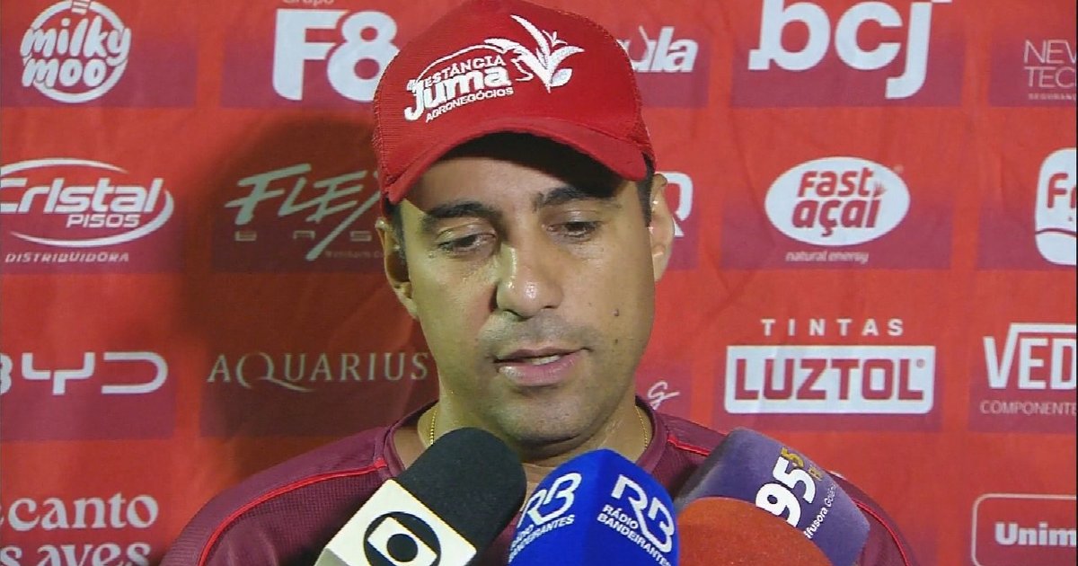 Vice do Vila Nova questiona arbitragem após virada nos acréscimos: 'Tem coisa aí'