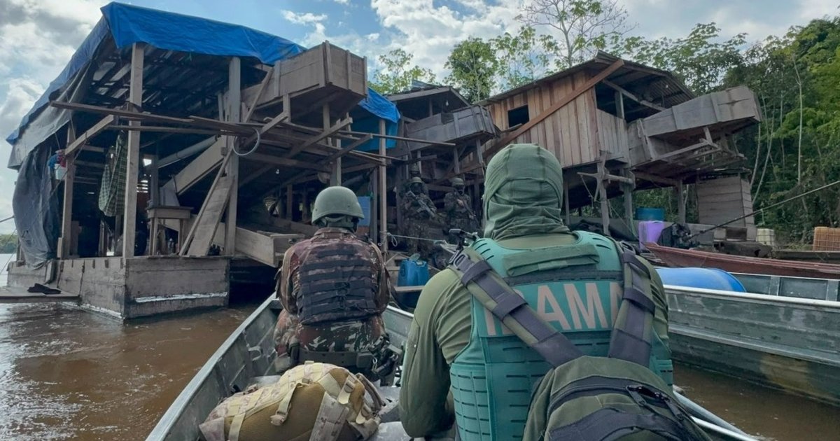 Operação Jaguaretê destrói seis dragas de mineração ilegal no Rio Içá