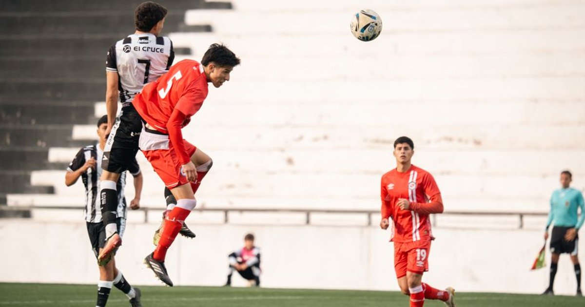 Vila Nova bate Atlético-GO por 2 a 0 no Accioly e segue no G-4 da Série B