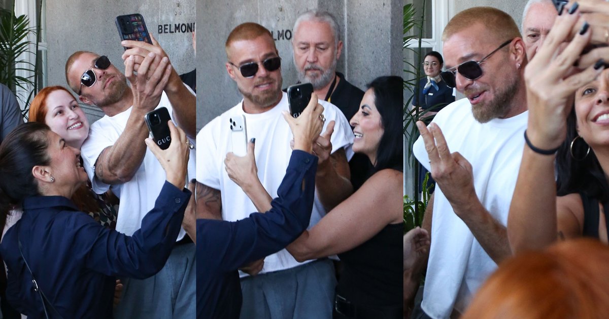 Ricky Martin recebe fãs no Copacabana Palace e distribui autógrafos no Rio