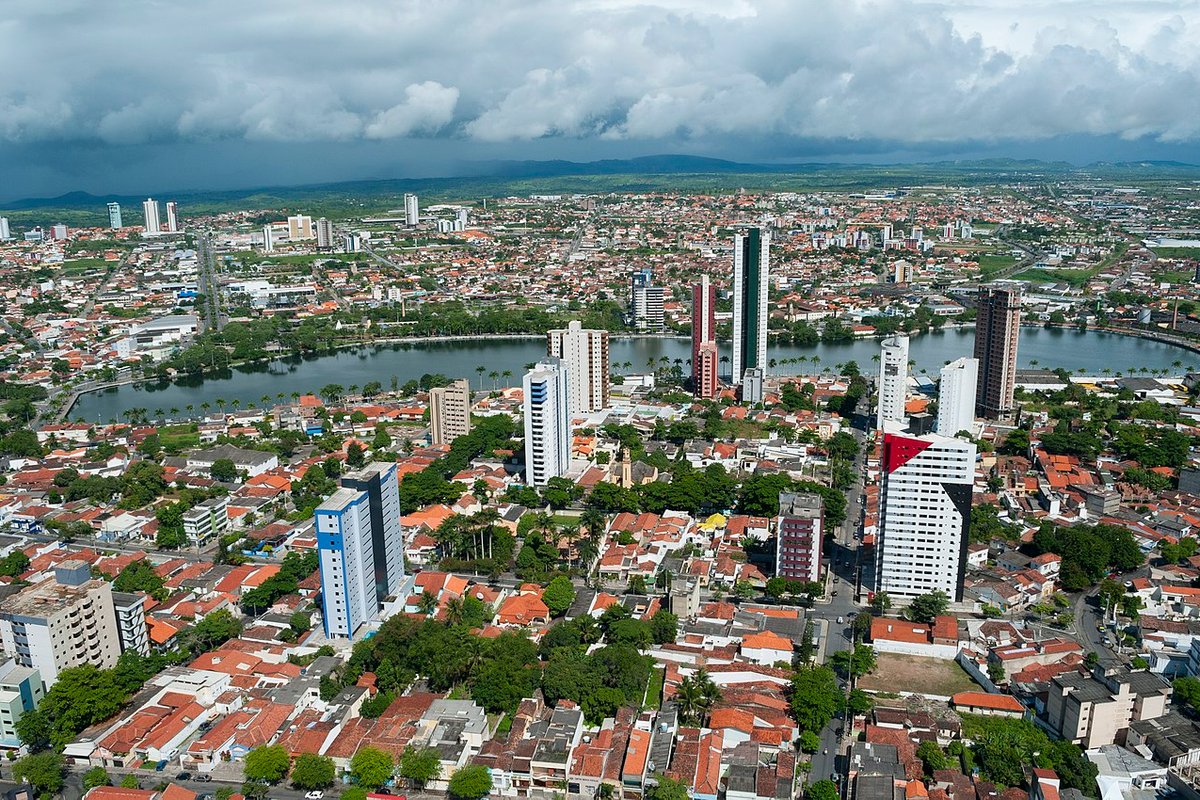 Helicóptero cai em Campina Grande