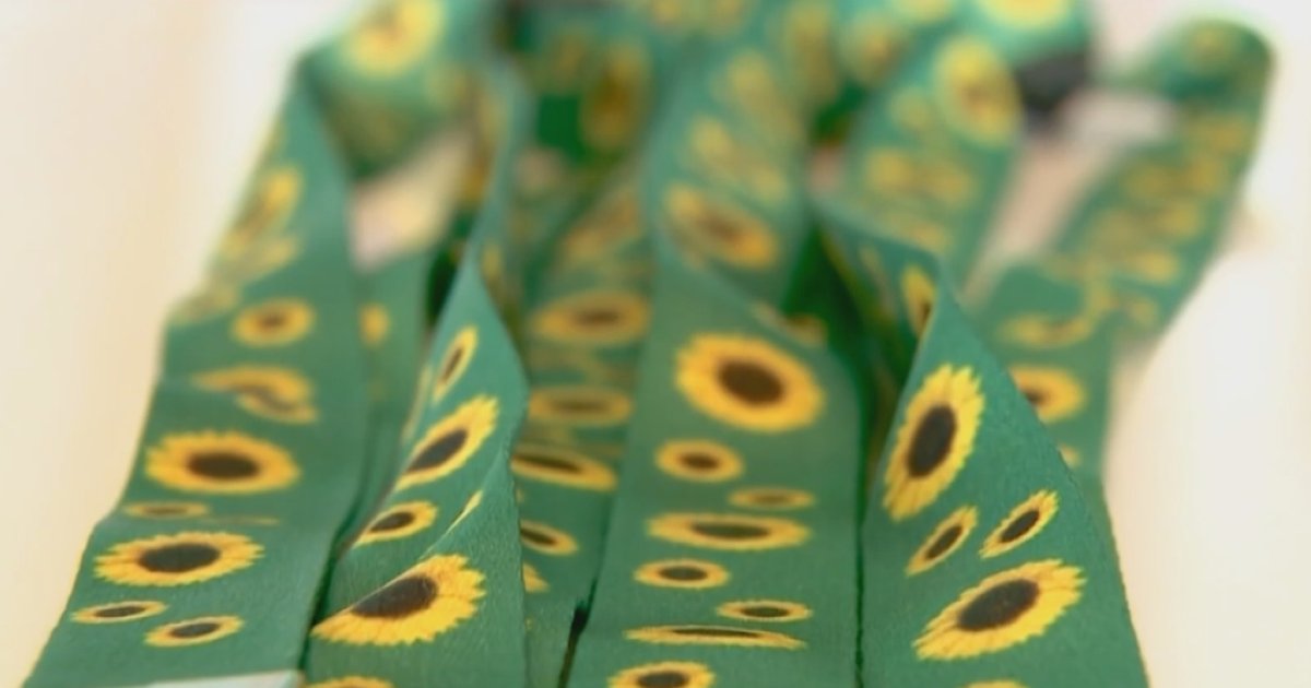 Estabelecimentos de Goiânia adotam cordão de girassol para identificar deficiências ocultas
