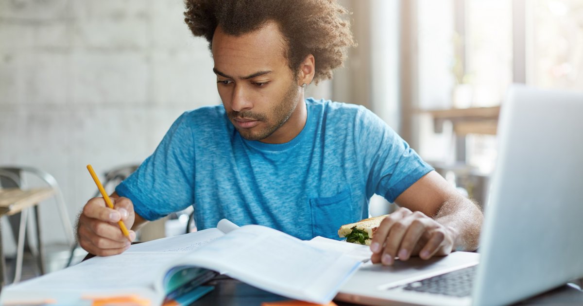 Maratona de vestibulares em novembro exige planejamento de estudos e saúde mental