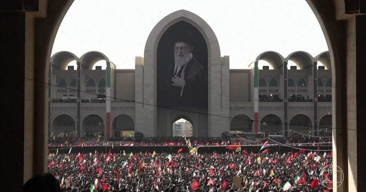 Milhares acompanham funeral de Khamenei em Teerã e reacendem debate sobre sucessão política
