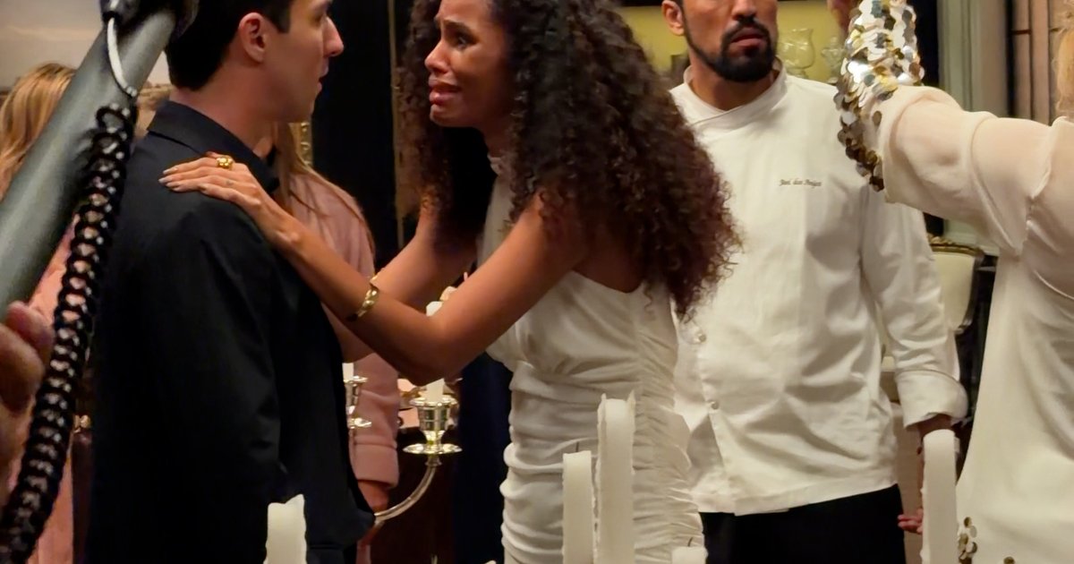 Pilar arma situação e humilha noiva durante festa de noivado em Quem Ama Cuida