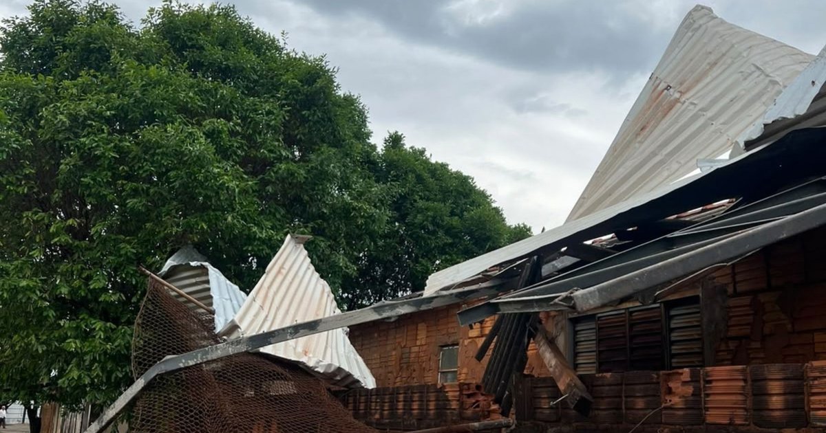 Vendaval destelha sete casas em Mirante do Paranapanema