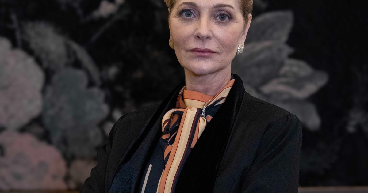 Alexandra Richter vive vilã Teodora Tribiani em novelinha vertical do Globoplay