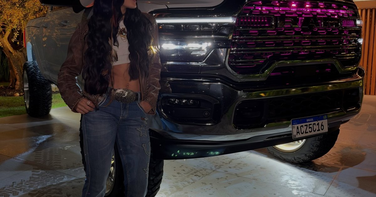 Ana Castela exibe carro de luxo em post no Instagram