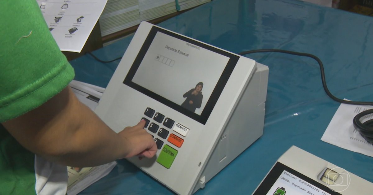 TRE de Goiás leva mutirões a escolas para engajar jovens nas eleições 2026