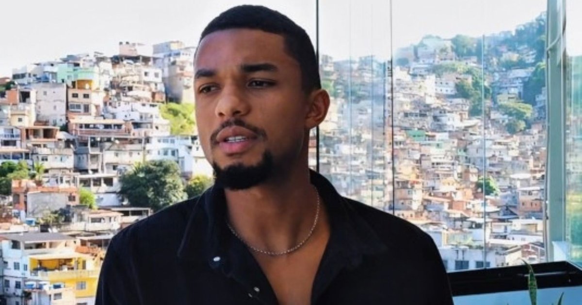 Juan Paiva relembra início no teatro e apoio da mãe: "Nunca desistiu de mim"