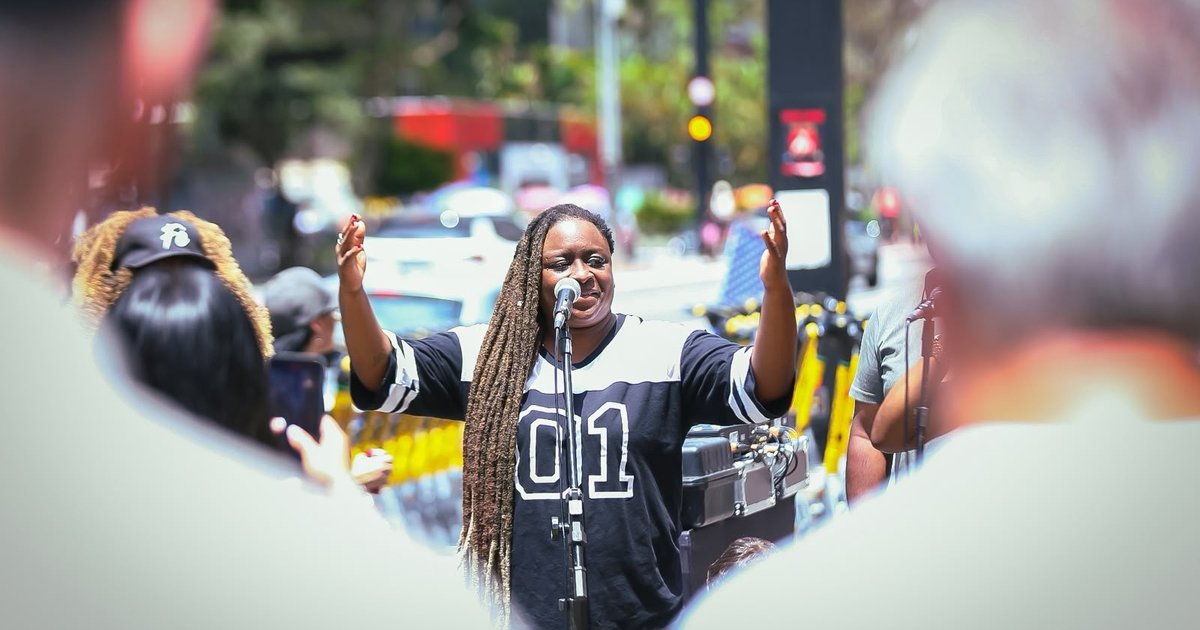 Cantora de pagode gospel supera 15 anos de vício no crack