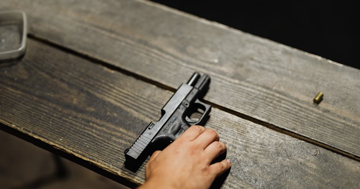 Dois Adolescentes Morrem em Ataque a Tiros perto de Escola nos EUA