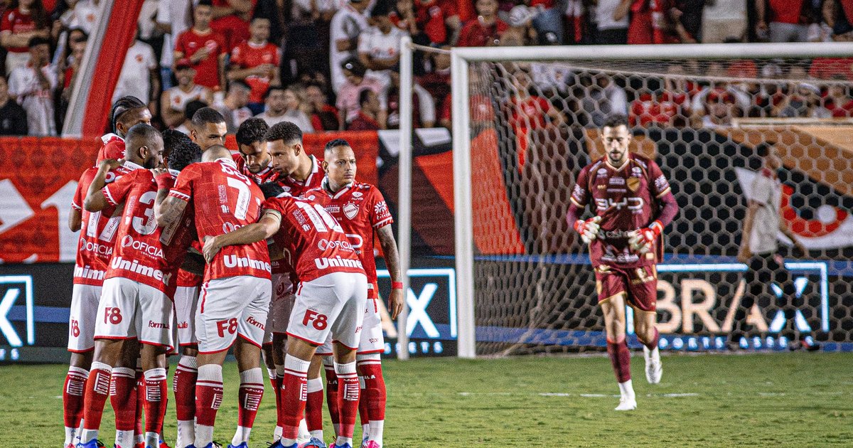 Vila Nova empata nos acréscimos e Bravo critica arbitragem no OBA