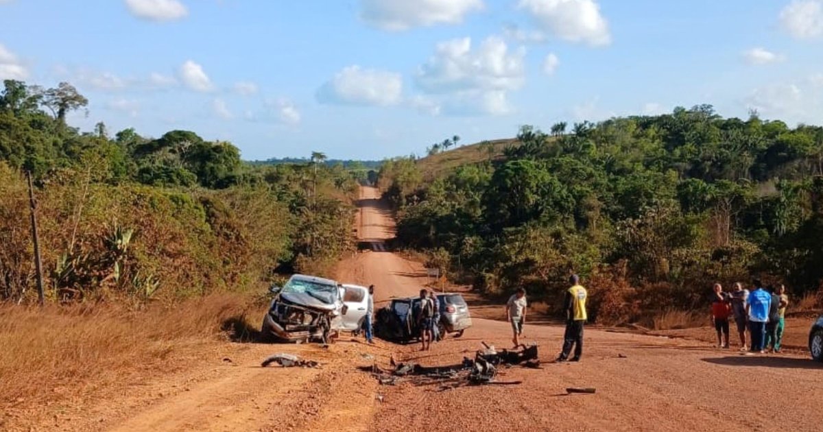 Colisão frontal na BR-156 deixa um morto e seis feridos no Amapá
