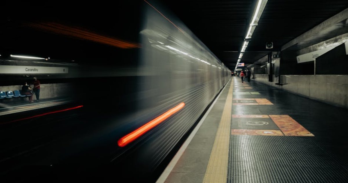 Homem ferido em estação de metrô em SP