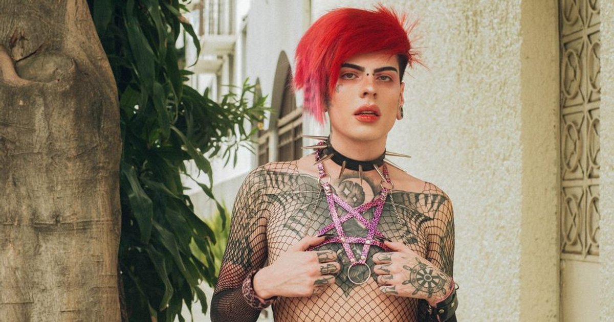 Mulher trans garante mamoplastia feminizante após decisão judicial em Goiás