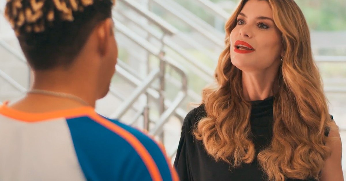 Peixe procura Vanessa por emprego em hospital na novela "Por Você"