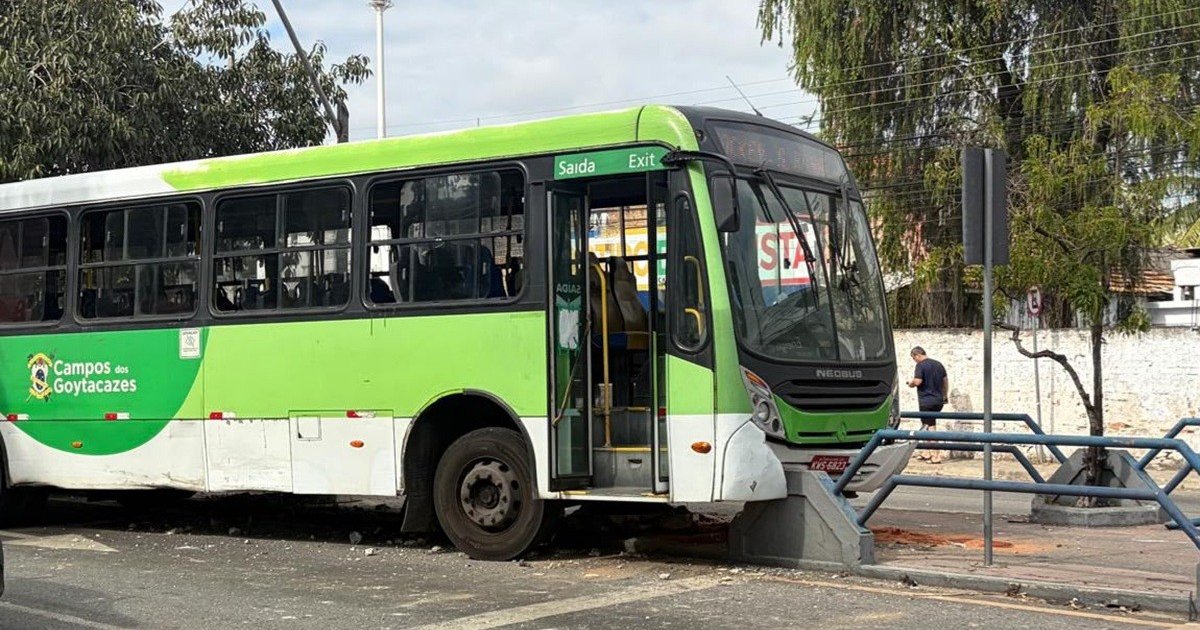 Ônibus invade ciclovia em Campos; caso reforça urgência de manutenção em Goiânia