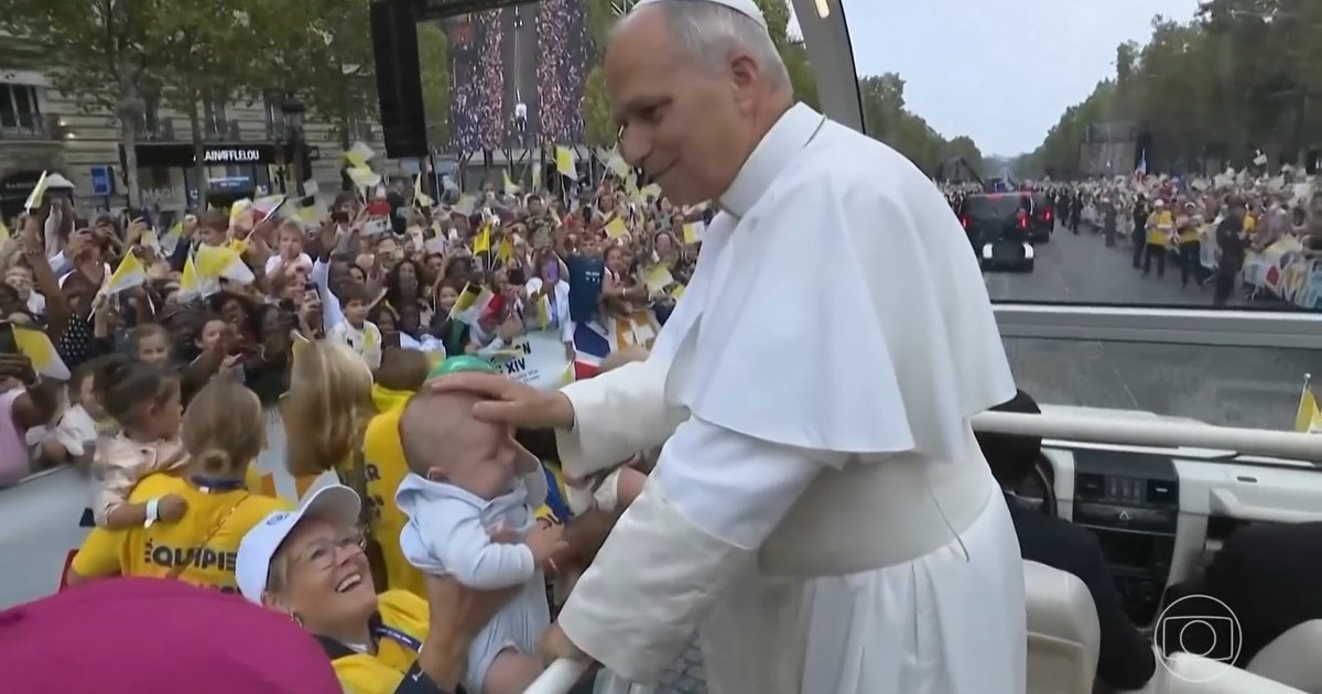 Papa Leão XIV atrai multidão em Paris e vê sinais de renovação católica na França