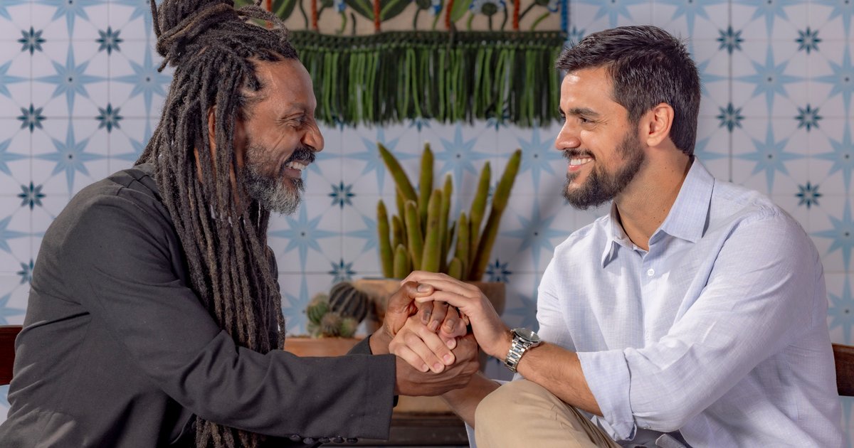 Felipe Simas interpreta pastor que promove dialogo entre credos em 'Lá na Minha Terra'