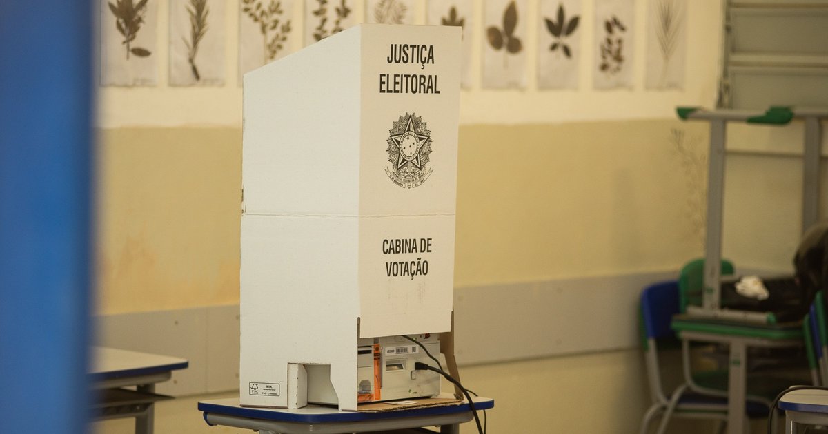 Crianças podem acompanhar responsáveis na cabine de votação, orienta TSE