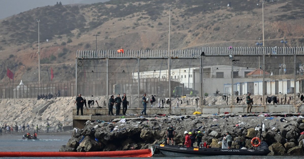 Espanha declara normalidade em Ceuta e pede reunião urgente sobre migração