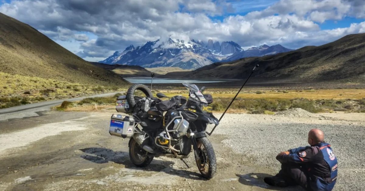 Bióloga de Goiânia chega ao Alasca após viagem de moto épica