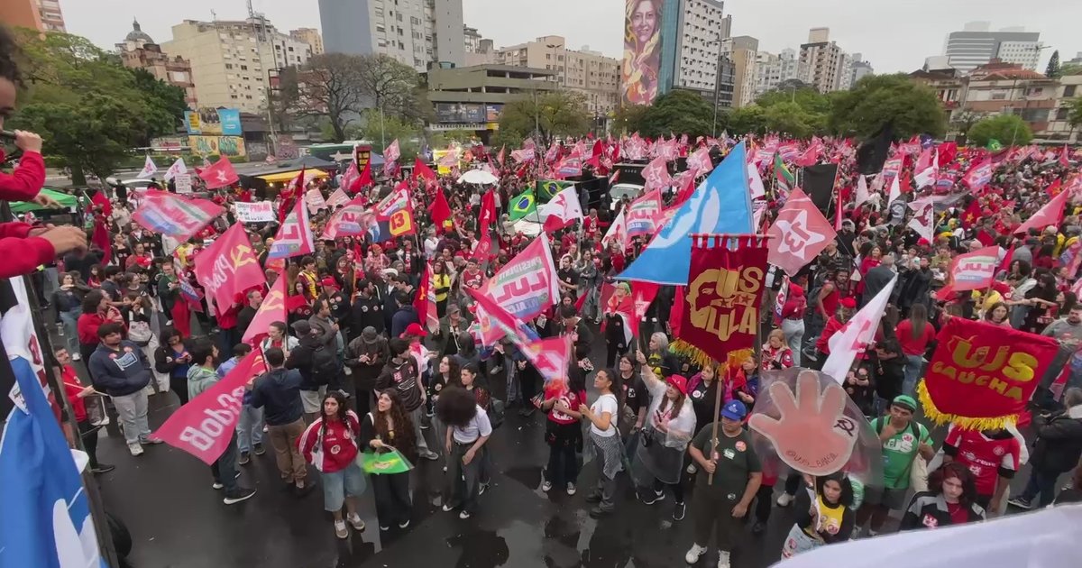 Apoiadores de Lula fazem caminhada e ato em Porto Alegre às vésperas do segundo turno