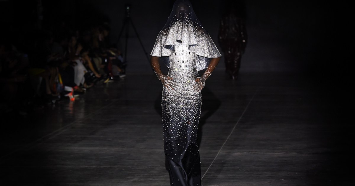 Artemisi encerra segundo dia do SPFW N61 com coleção que une artesanato e tecnologia