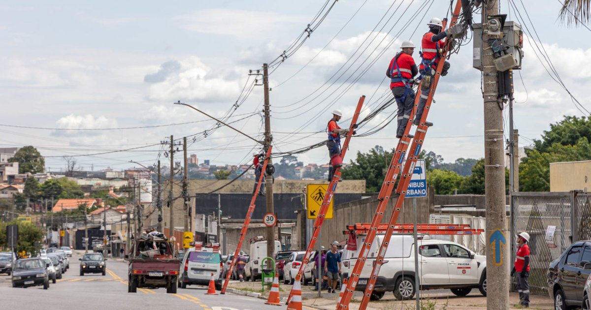 Retirada de postes decorativos altera paisagem da Avenida Goiás