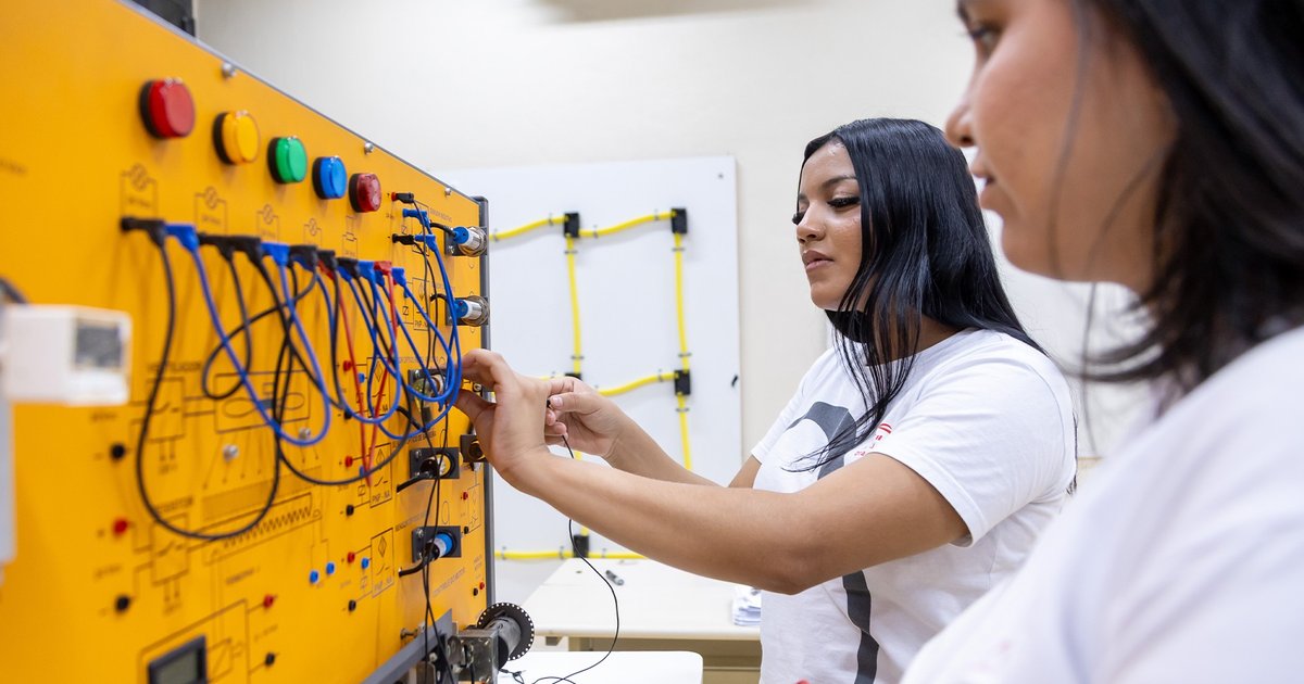 Cursos técnicos alinham teoria e prática para suprir demanda do mercado em Goiás
