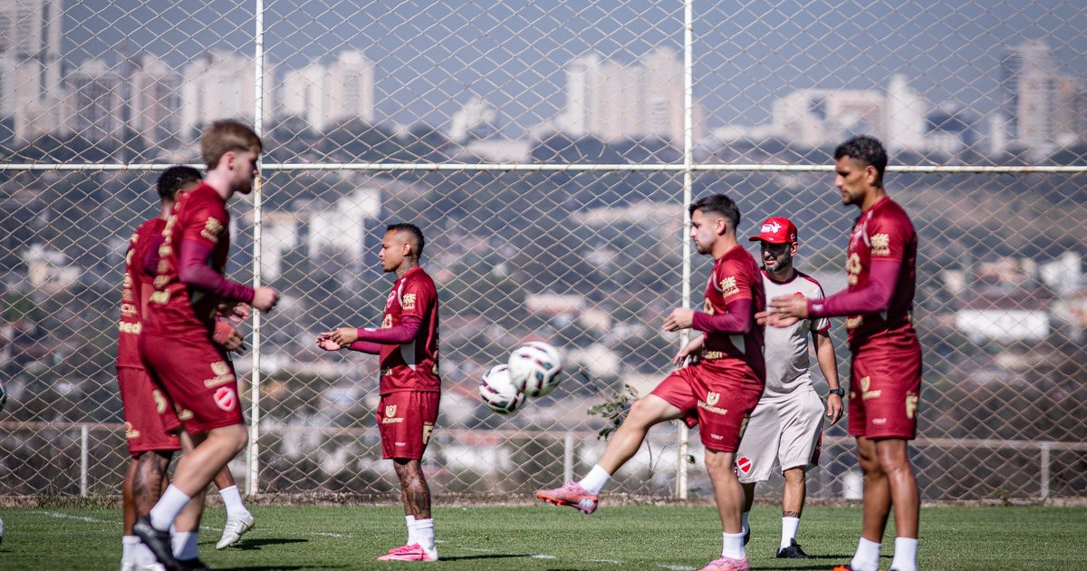 Vila Nova assume liderança da Série B com três vitórias seguidas sem sofrer gols