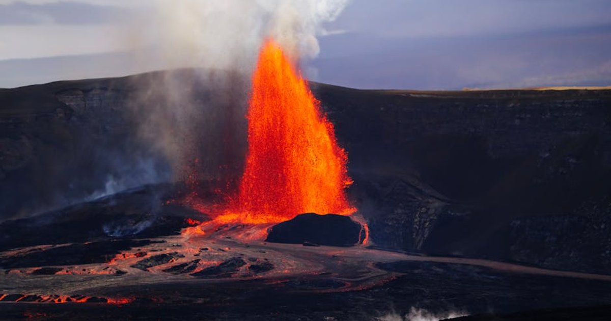 Vulcão Kilauea Enterra em Erupção