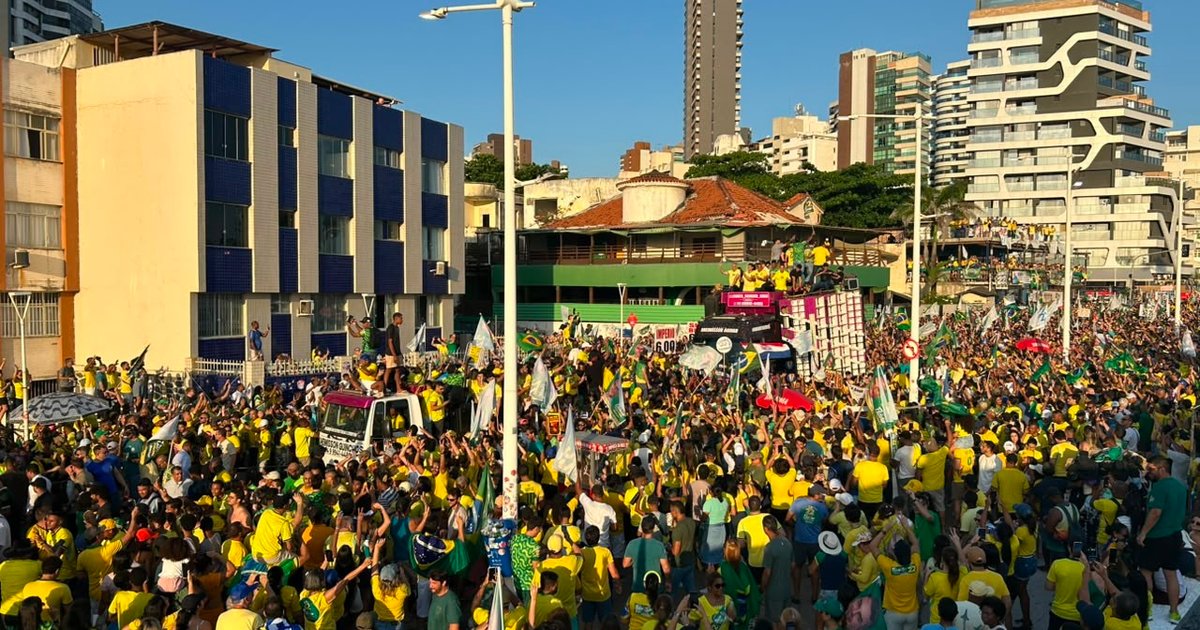Flávio Bolsonaro recebe título de cidadão soteropolitano e promete concluir ponte Salvador-Itaparica