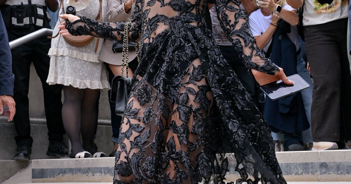 Paris e Nicky Hilton brilham juntas em desfile de Elie Saab na Paris Fashion Week