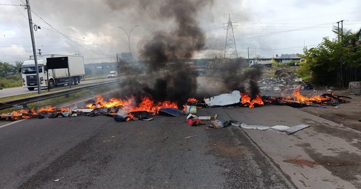 Protestos em Recife cobram auxílio após chuvas; Goiás enfrenta risco sem plano claro