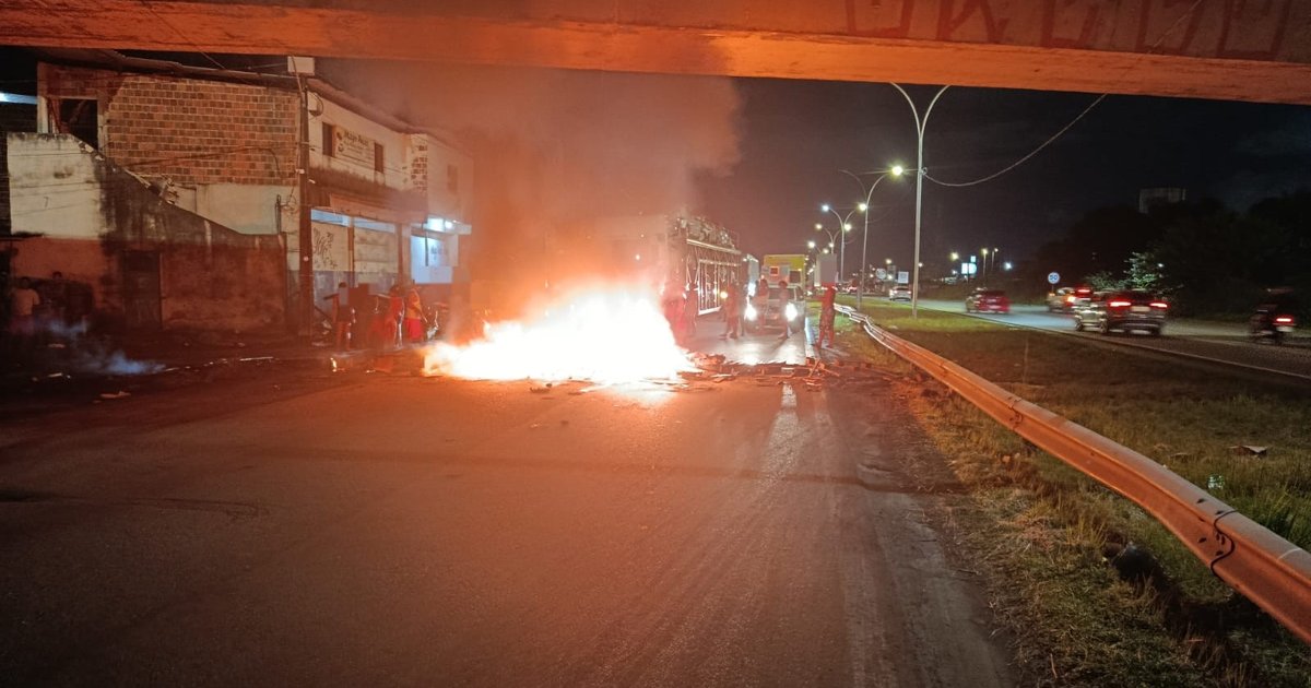 Protestos em Recife cobram auxílio pós-chuvas; Goiás se prepara para evitar atrasos
