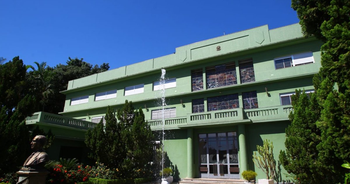 Candidatos ao governo de Goiás abrem votação em locais simbólicos da capital