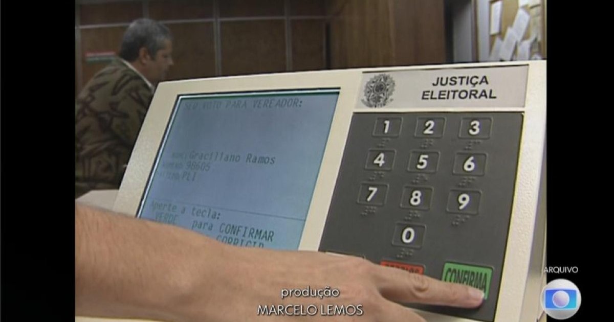 Urna eletrônica completa 30 anos e transforma voto no Brasil