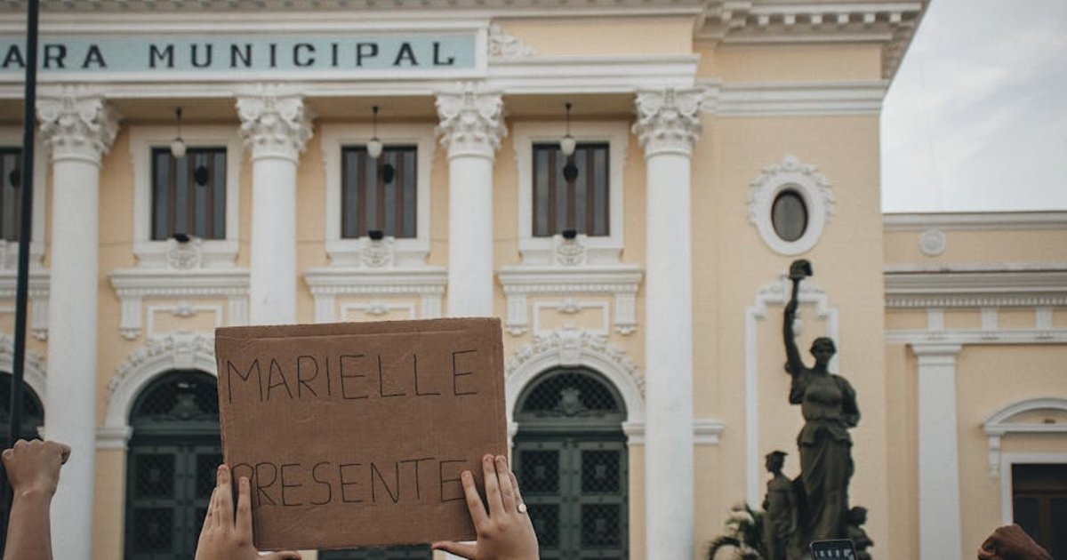 Estudantes protestam contra assédio em colégio