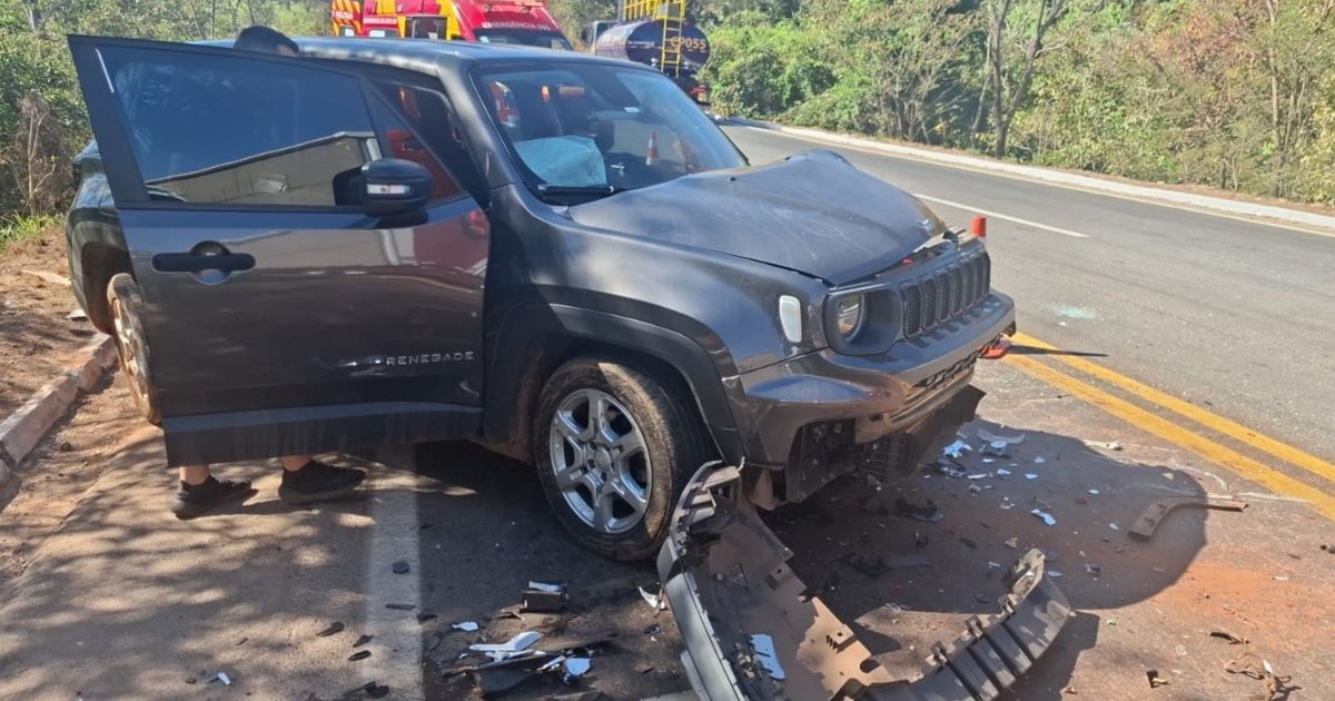 Oito feridos em batida entre caminhão e três carros na BR-153 em Goiás