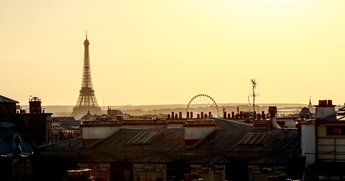 Torre Eiffel cresce com calor; em Goiânia, infraestrutura também se expande