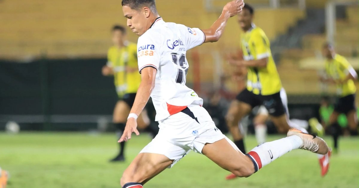 Anápolis goleia na estreia de Luan Carlos e segue vivo contra o rebaixamento na Série C