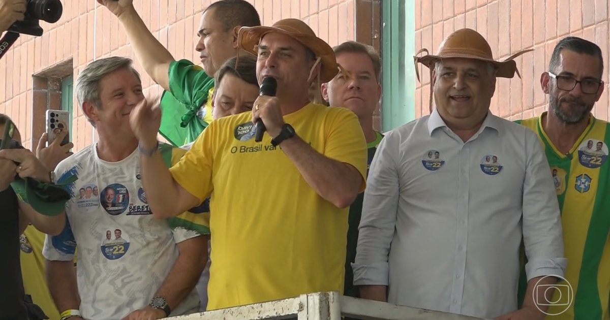Flávio Bolsonaro cumpre agenda de campanha em Maceió