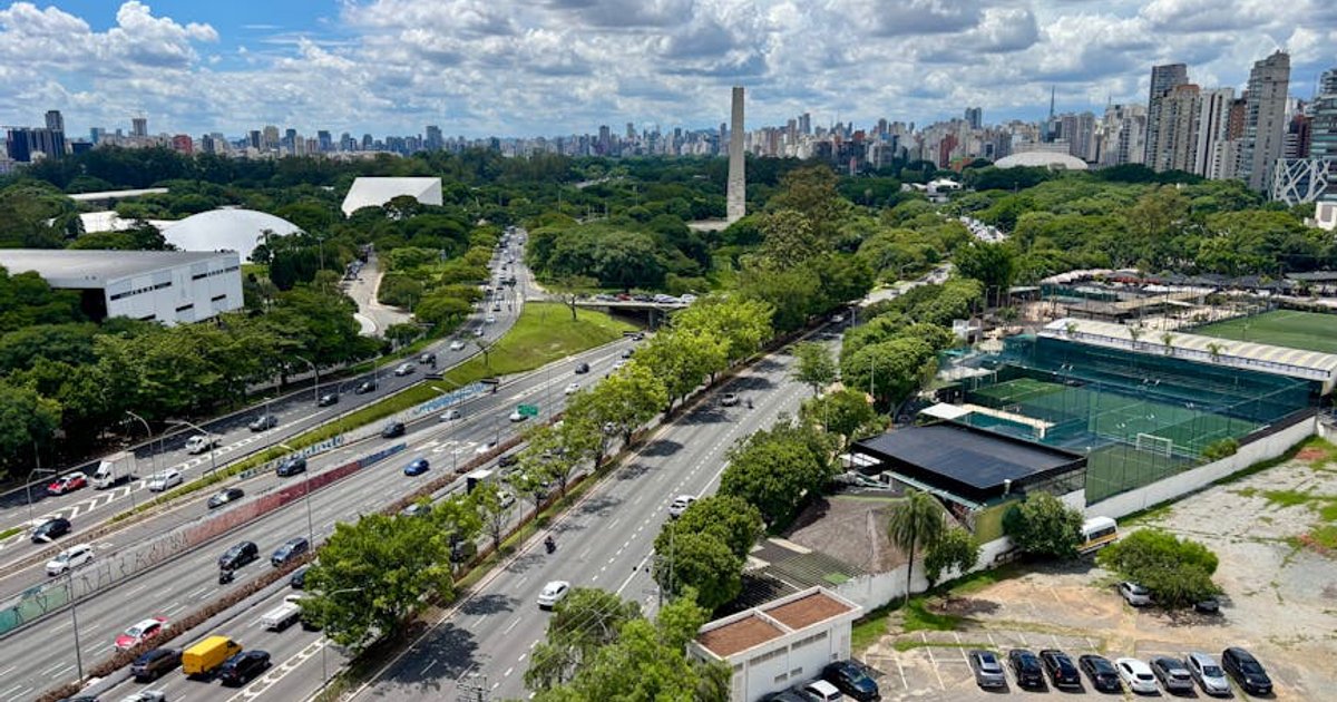 Falha Elétrica Paralisa Monotrilho em SP