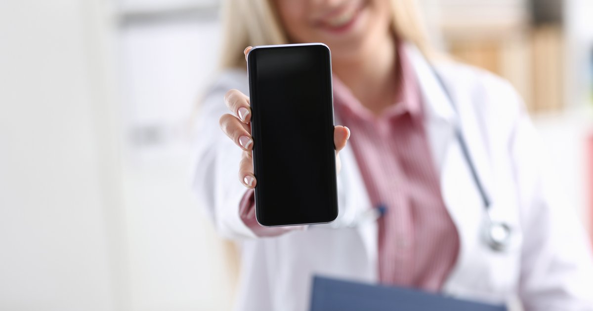 Pediatra pode bloquear paciente no WhatsApp: o que isso significa para a saúde em Goiânia?