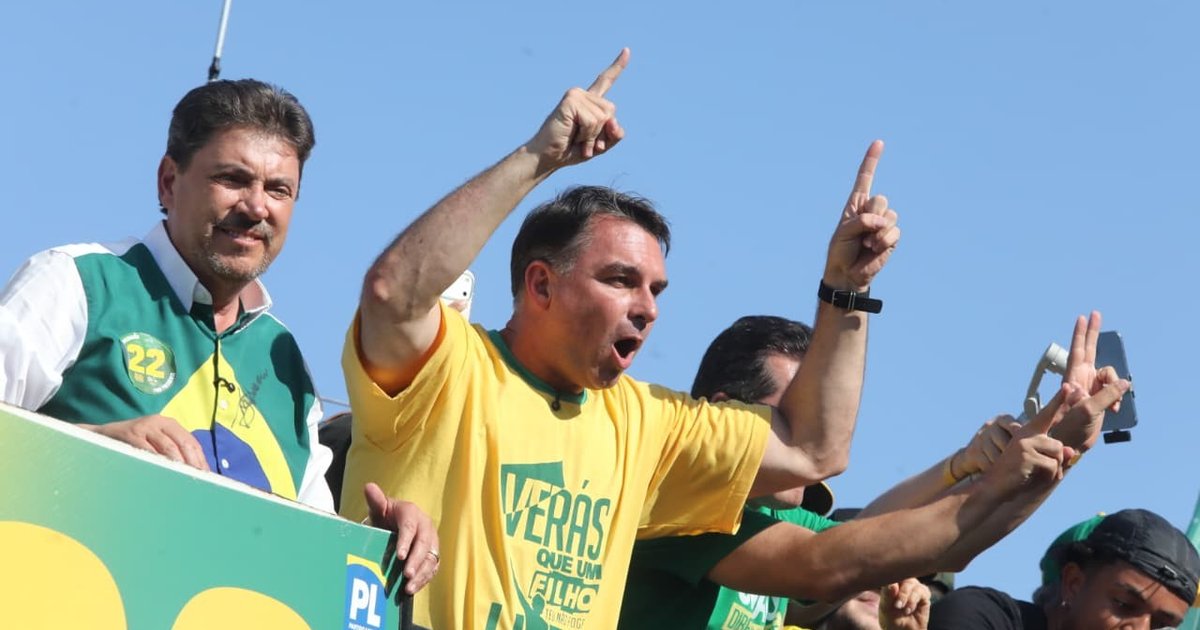 Flávio Bolsonaro confirma ida a debate da Globo e mira confronto com Lula em Goiânia