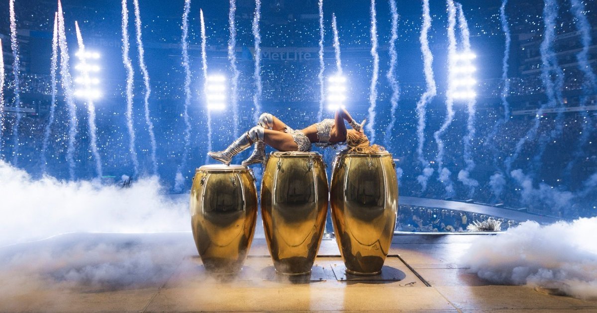 Karol G inclui funk em shows e mira quebrar barreiras no Brasil