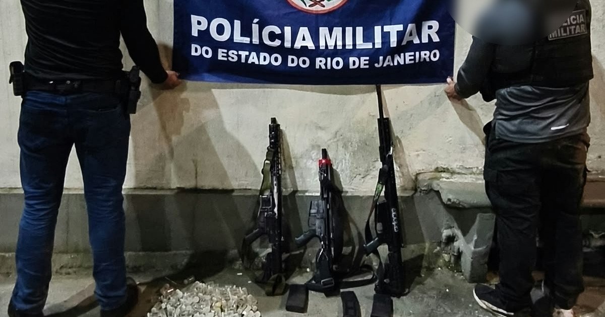 PM apreende três fuzis e drogas após confronto em Angra dos Reis