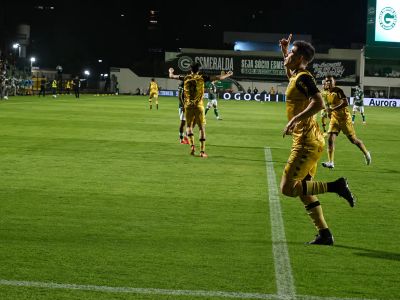 Perotti marca e Sport abre vantagem sobre o Goiás na Serrinha